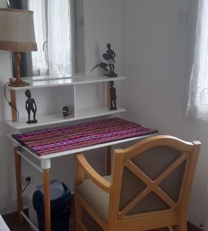 1 Chambre Pour 2 Personnes "Chez L'Habitant" Maison Possede Un Petit Chien Quincy-Voisins Luaran gambar