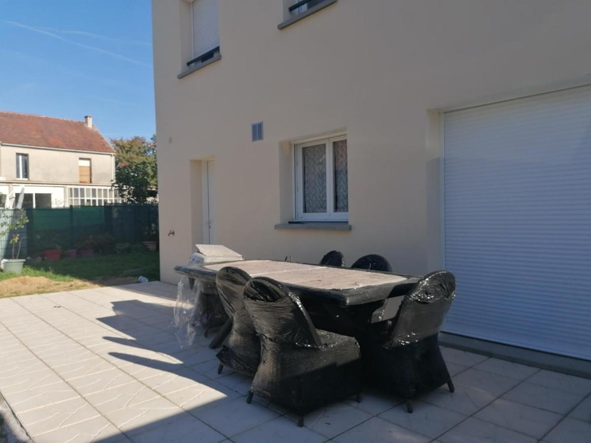 1 Chambre Pour 2 Personnes "Chez L'Habitant" Maison Possede Un Petit Chien Quincy-Voisins Luaran gambar