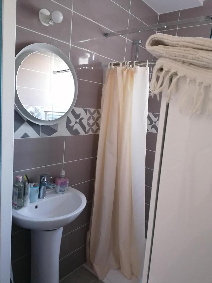 1 Chambre Pour 2 Personnes "Chez L'Habitant" Maison Possede Un Petit Chien Quincy-Voisins Luaran gambar