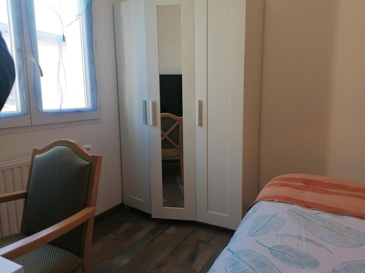 1 Chambre Pour 2 Personnes "Chez L'Habitant" Maison Possede Un Petit Chien Quincy-Voisins Luaran gambar