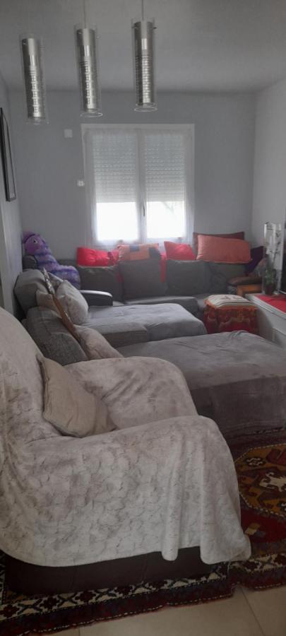 1 Chambre Pour 2 Personnes "Chez L'Habitant" Maison Possede Un Petit Chien Quincy-Voisins Luaran gambar