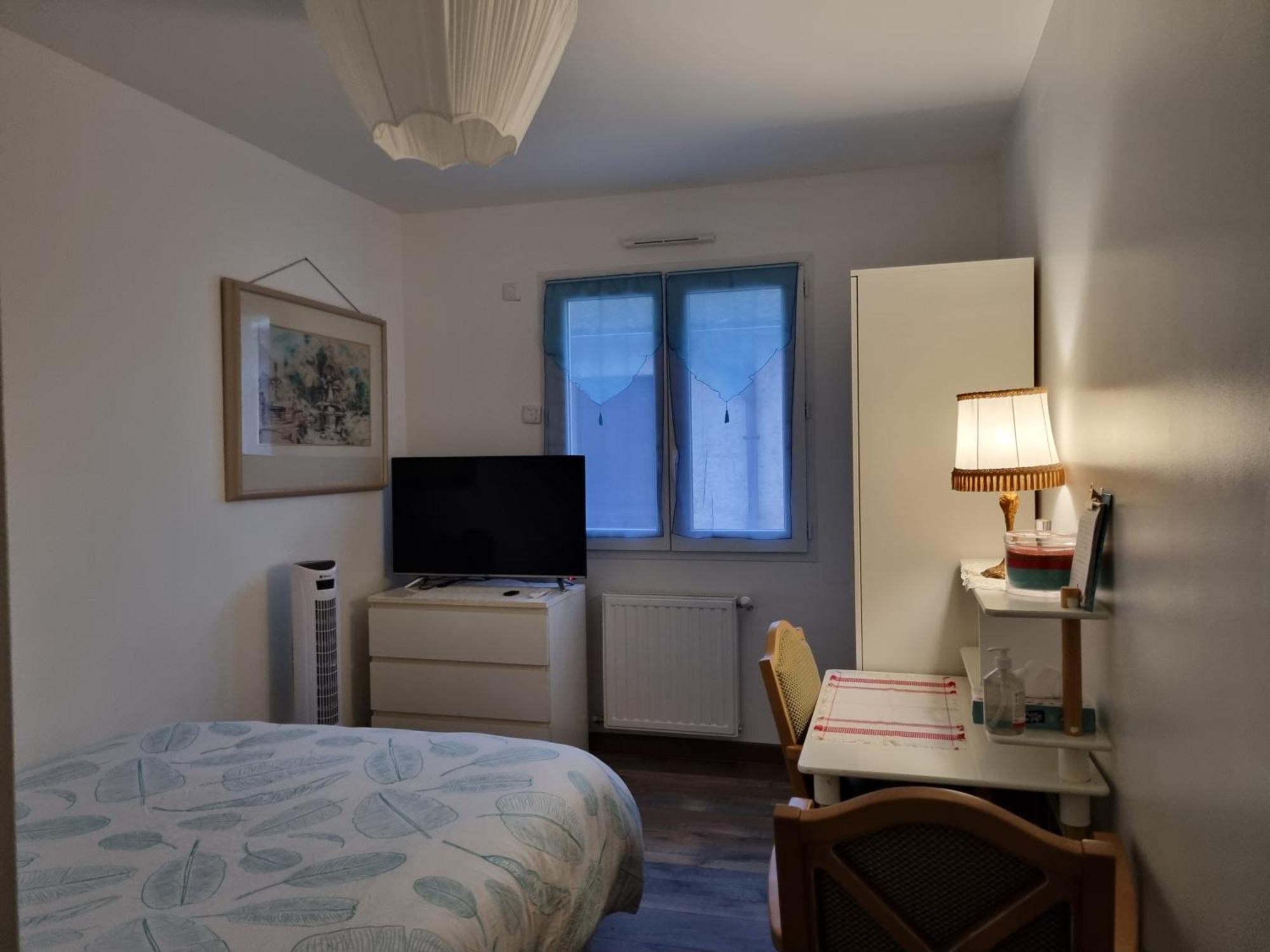 1 Chambre Pour 2 Personnes "Chez L'Habitant" Maison Possede Un Petit Chien Quincy-Voisins Luaran gambar