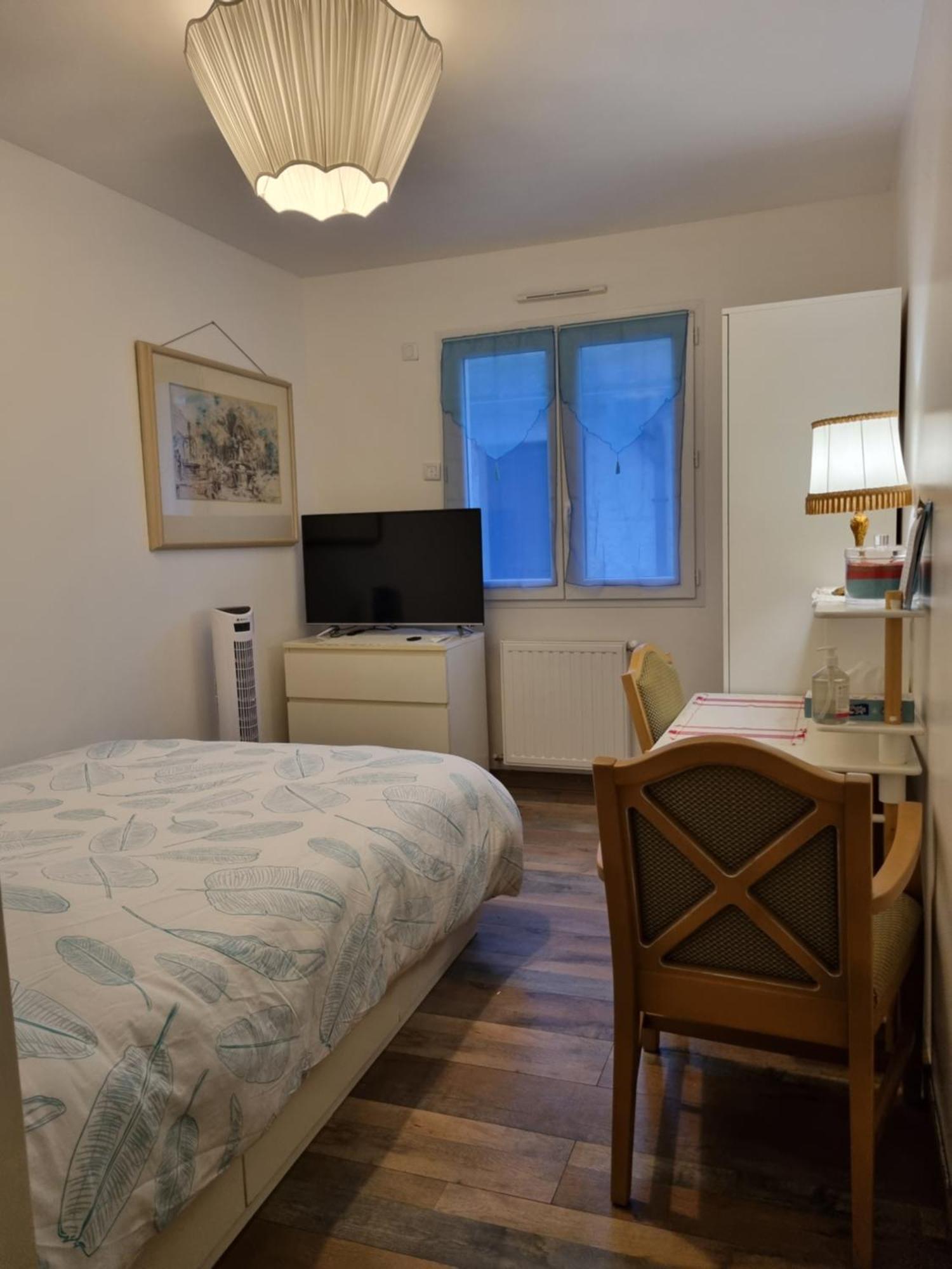 1 Chambre Pour 2 Personnes "Chez L'Habitant" Maison Possede Un Petit Chien Quincy-Voisins Luaran gambar